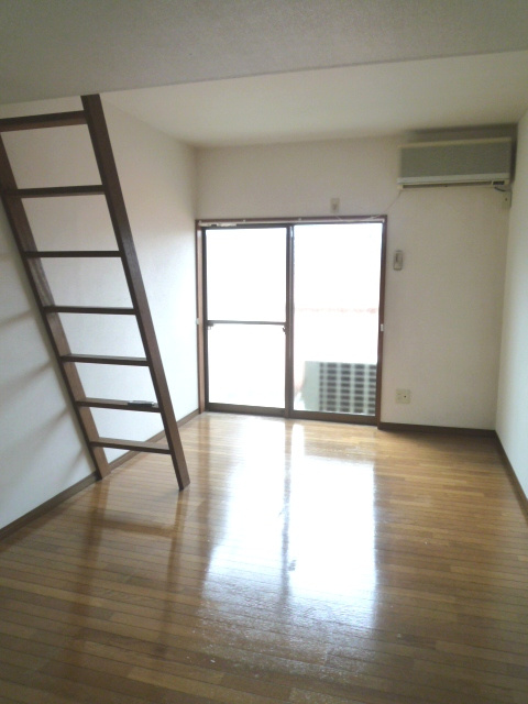 ガーデンヒルズ久米川の居間・リビング|反転タイプ