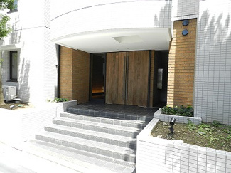 【エントランス】 | 落ち着いた雰囲気の外観です
　