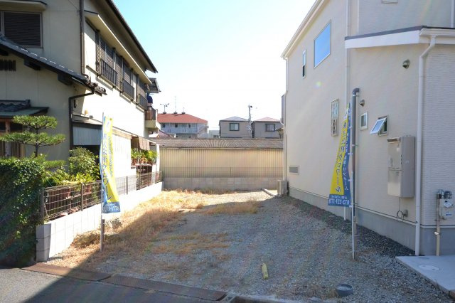 クロワールタウン別所　岸和田市別所町　新築一戸建ての前面道路含む現地写真