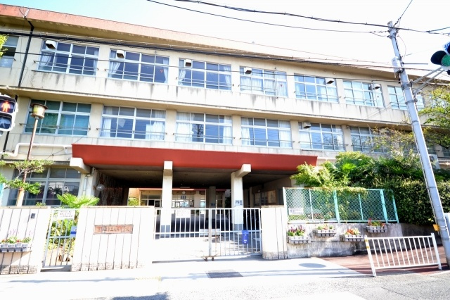 クロワールタウン別所　岸和田市別所町　新築一戸建ての周辺|光陽中学校