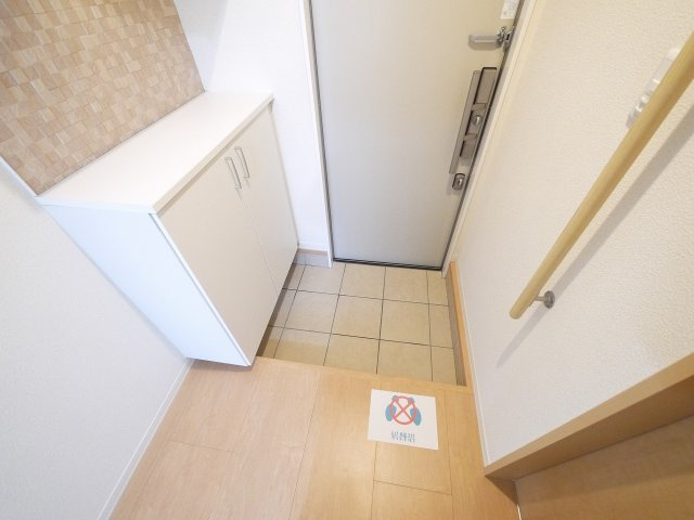 シャーメゾン七条の玄関|収納もある玄関です