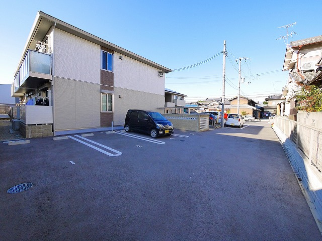 シャーメゾン七条の駐車場|駐車場完備です