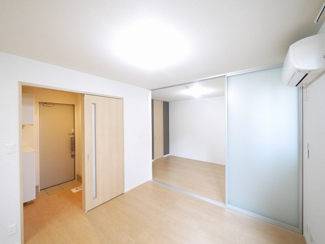 シャーメゾン七条の居間・リビング|使いやすいリビングです