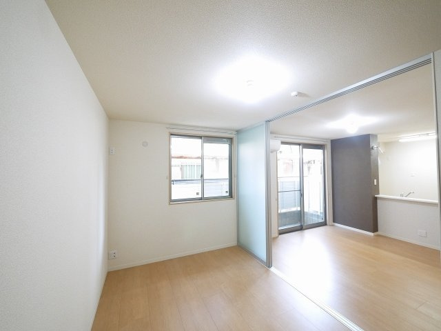 シャーメゾン七条の洋室|落ち着いた色調の洋室です