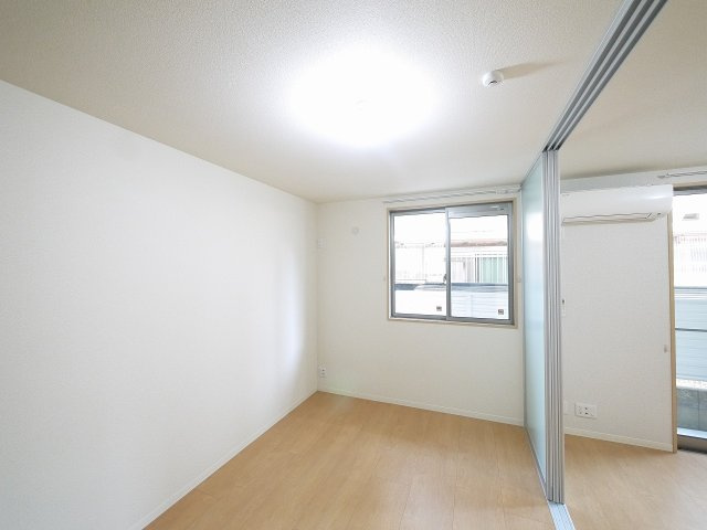 シャーメゾン七条の洋室|明るい洋室です