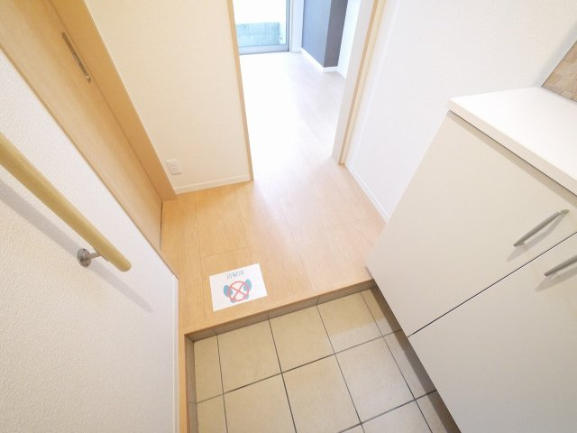 シャーメゾン七条の玄関|明るい玄関です