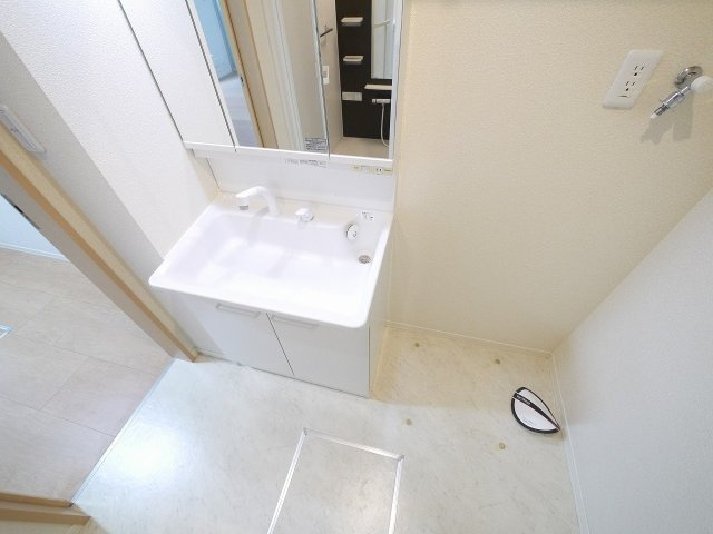 シャーメゾン七条の洗面所|ゆったりとスペースのある洗面所