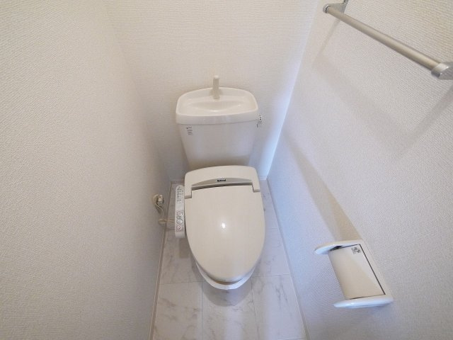 モナリエ六条のトイレ|清潔感のあるトイレです