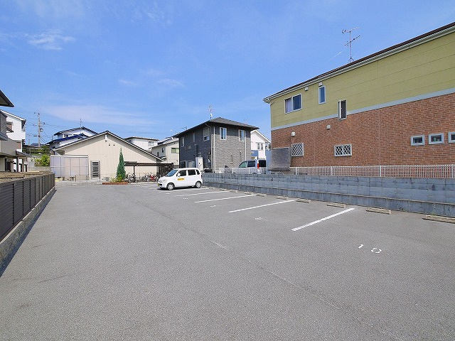 モナリエ六条の駐車場|駐車場に車を止められます