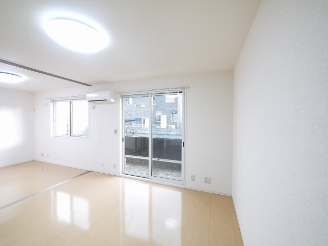 モナリエ六条の居間・リビング|ゆったりとしたリビングです