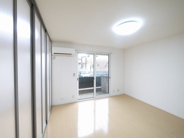 モナリエ六条の居間・リビング|ゆったりとした居間です