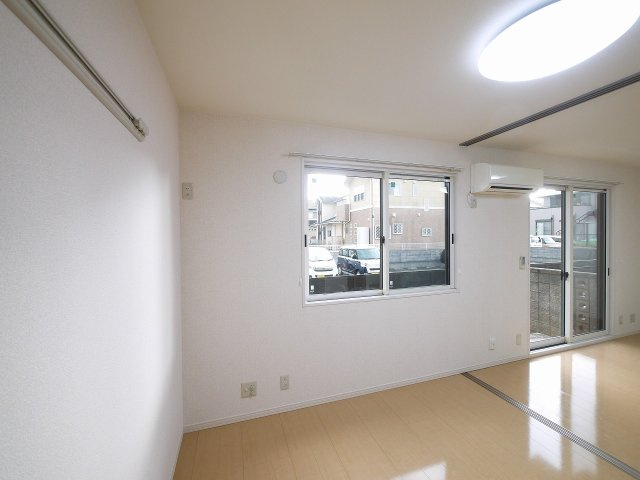 モナリエ六条の洋室|使い勝手のいい洋室です