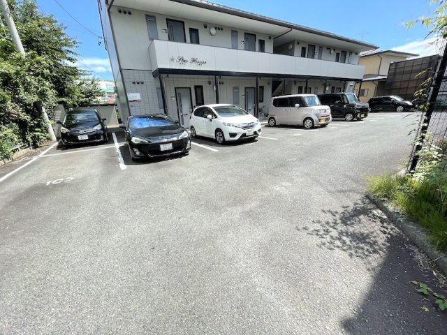 スターハウスの駐車場