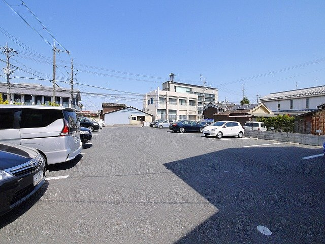 ドゥエットAの駐車場