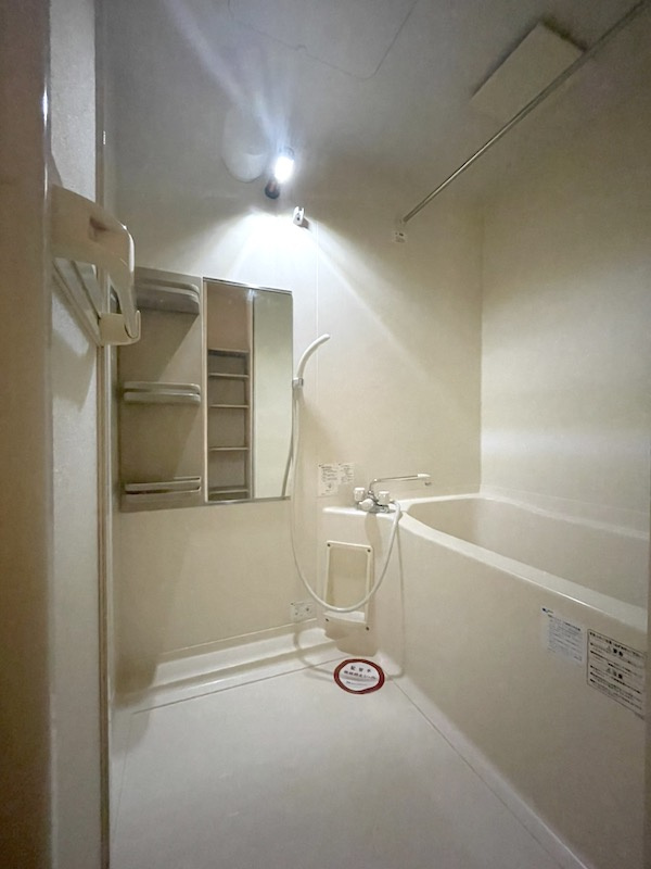 コートラックス　Dの浴室