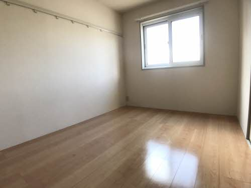 コートラックス　Dの寝室