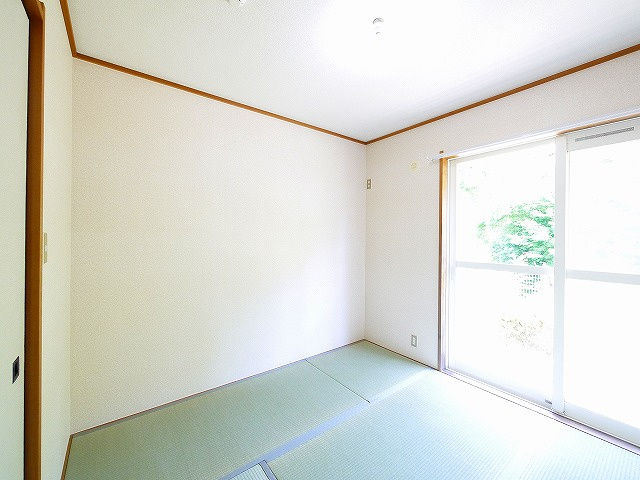 学園前サザンコートBの和室|和室がひろがる居住スペース
