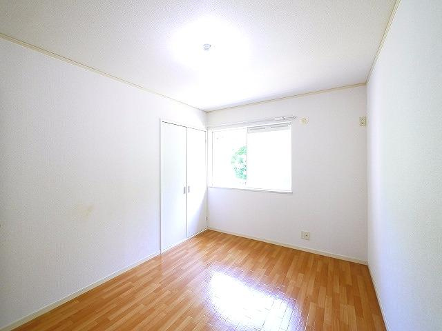 学園前サザンコートBの洋室|落ち着いた色調の洋室です