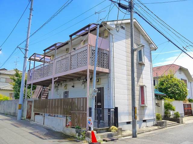 クインズコートたかのわの外観