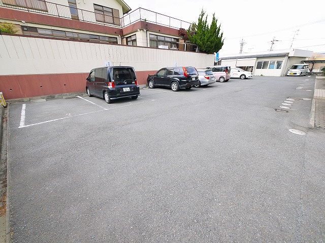 グレイス・フローラBの駐車場