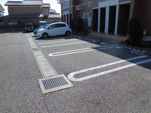 ハナミズキの駐車場