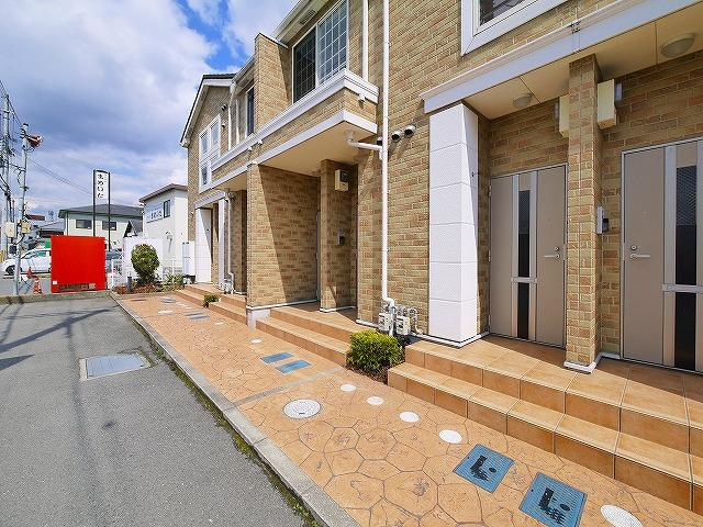 グレイス・ヴィラ（小泉町）のその他共用部分|外から見た玄関です