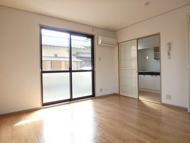 ドミール小野の居間・リビング