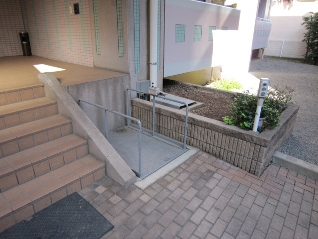 サンライン板橋本町のエントランス