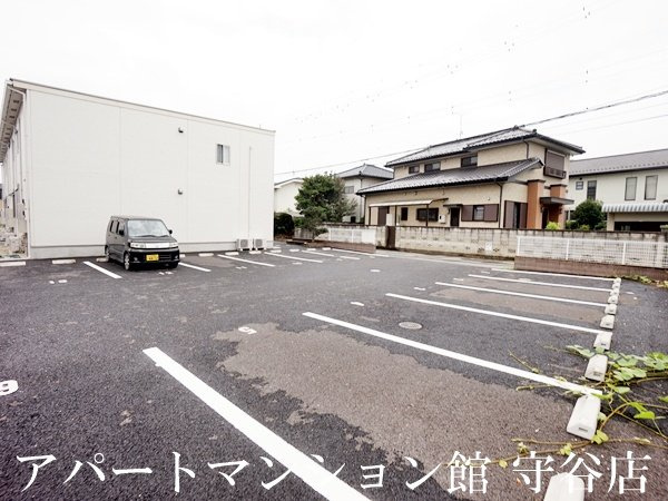 ガーデンシティBの駐車場