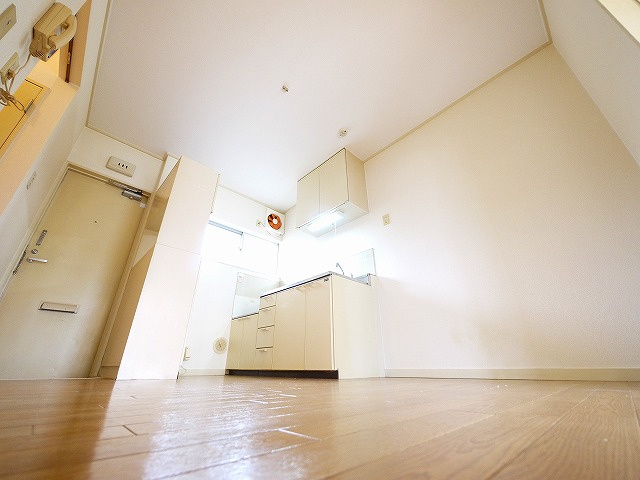 エステートピアオクムラの居間・リビング|ご家族で団らん出来るダイニングキッチンです。