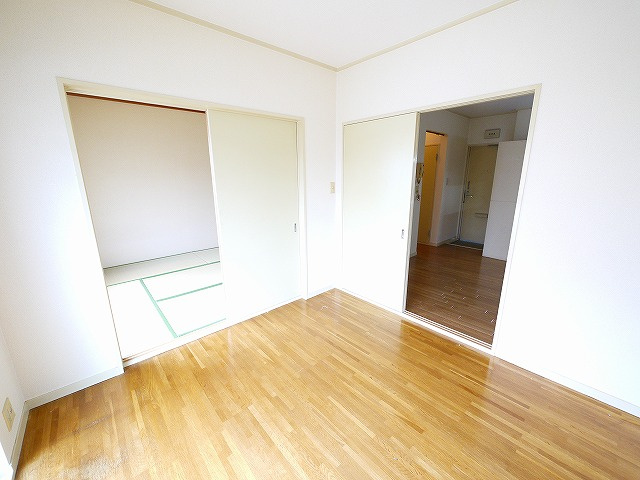 エステートピアオクムラの洋室|きれいな洋室です