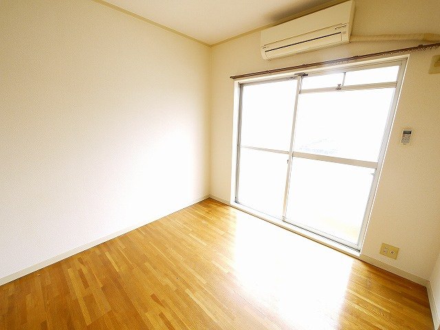 エステートピアオクムラの洋室|広々とした洋室です