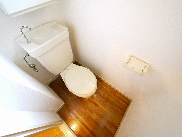 エステートピアオクムラのトイレ|落ち着いた色調のトイレです