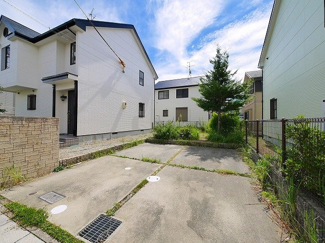 谷村戸建リースAの駐車場|駐車場です