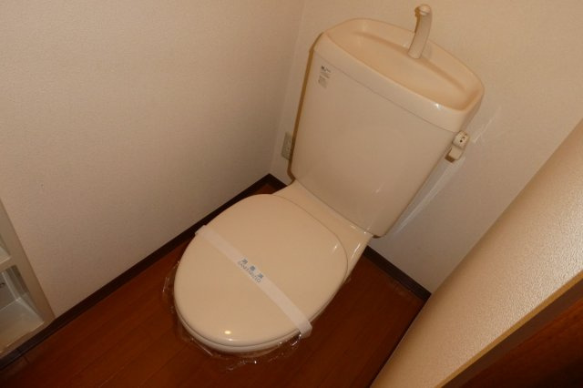 倉敷市大島のアパートのトイレ