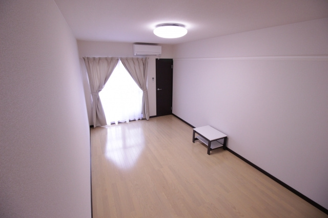 【洋室】 | レオネクスト国分サンシャイン | ☆８．7帖の洋室☆