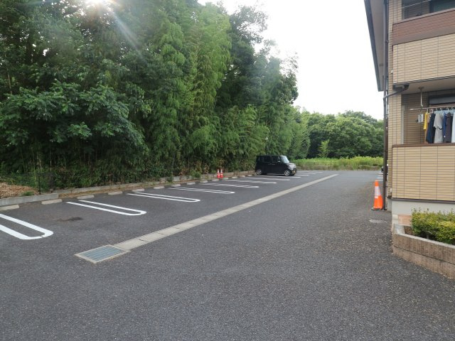 パークヒルズ利根壱番館の駐車場