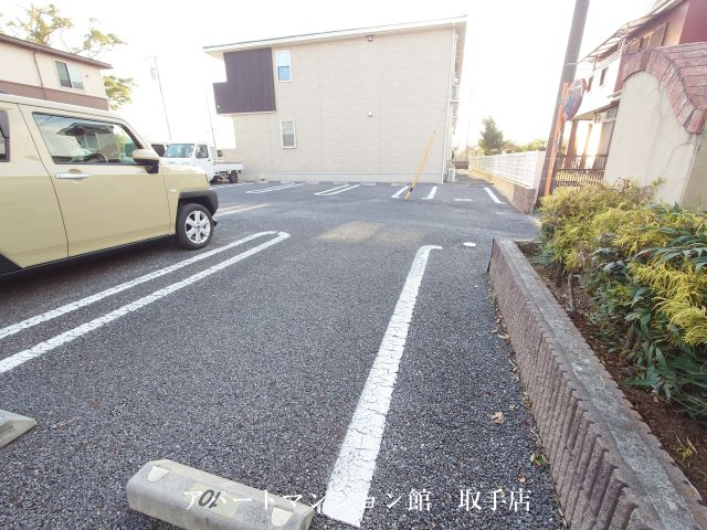 ノーブルアビタシオンDの駐車場
