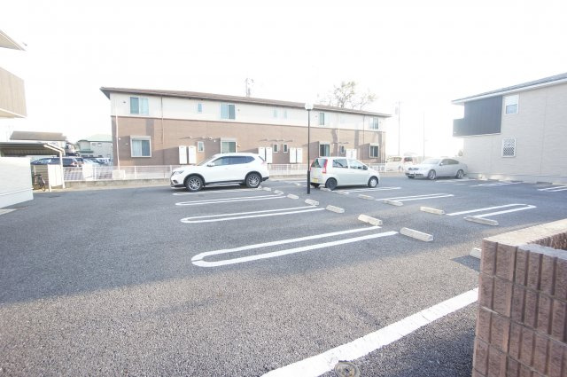 ノーブルアビタシオンDの駐車場