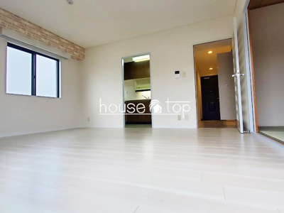 【居間・リビング】 | ロイヤルハイム里中 | ロイヤルハイム里中