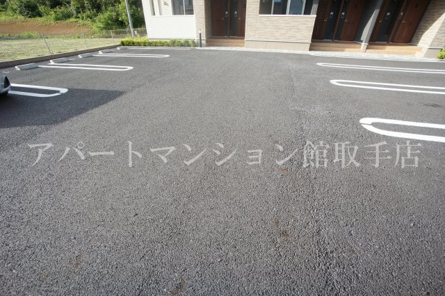 ボヌール・Lの駐車場
