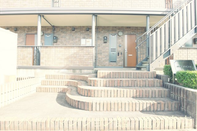 カトルセゾン藤ヶ丘のエントランス