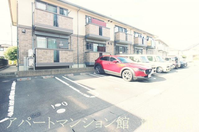 カトルセゾン藤ヶ丘の駐車場