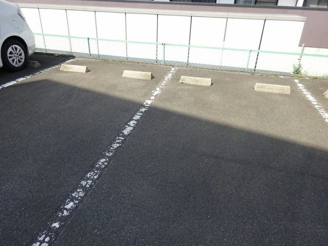 サンフレッシュ西下台の駐車場