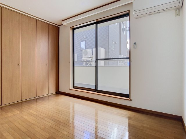 シャルム小白川Fの洋室