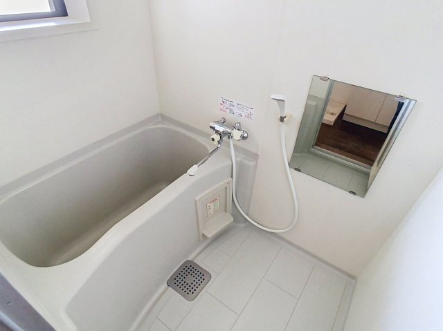シャルム小白川Fの浴室