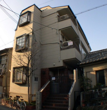 コーポ六本木の外観