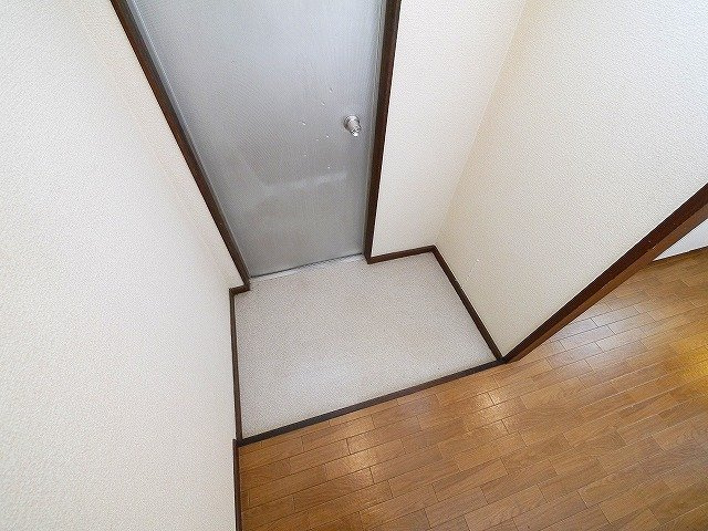 栄宏マンションの玄関|広い土間は出入りもしやすいですね