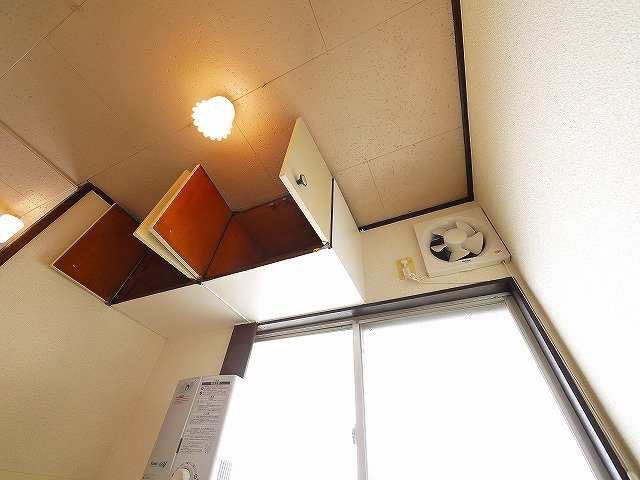 栄宏マンションの設備|換気扇でお料理中も快適です