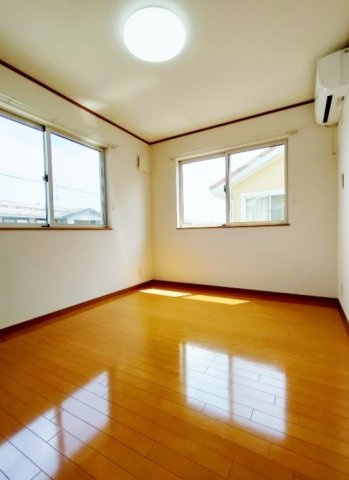 リジエールB棟の寝室|※こちらの洋室にはエアコンはございません